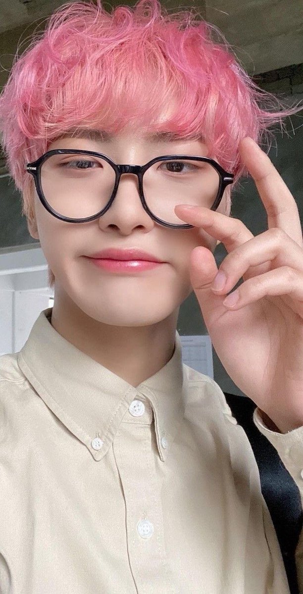 HjAutumn's tweet photo. 2020 vision, city gurls winnin, coppin us both shit BITCH WE TWINNIN 🤭
#ATSD #ATINY #AtinySelcaDay #ATEEZ #ATEEZTOUR https://t.co/LWkZNNaniH