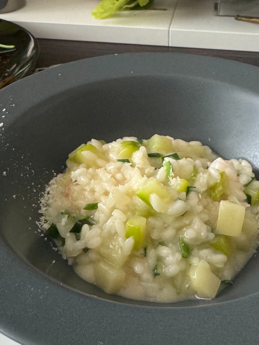 hitomiryo_sub's tweet photo. 夏野菜🍅を食べるぞ❣️

って事でガスパチョやラタトゥーユとズッキーニのリゾット🍚作ってみましたぁ〜

スペイン🇪🇸料理はみんなは好きかなっ❓ https://t.co/xnceIU6WGI