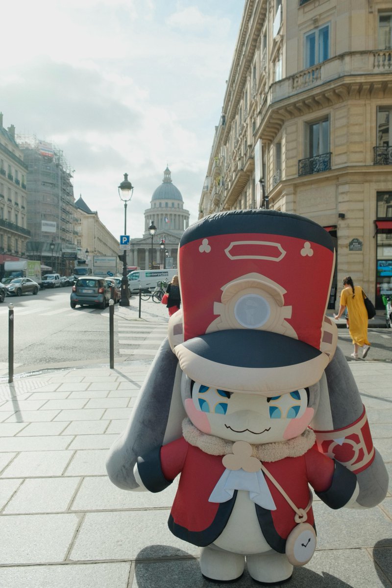 honkaistarrail's tweet photo. Pom-Pom has appeared in Paris! 

Trailblazers, Pom-Pom heard something big might be happening. Pom-Pom will scout the way first!

#PomPomInParis #HonkaiStarRail https://t.co/Kce6rpEgOt
