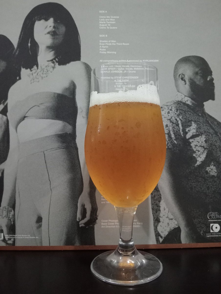 FCervisia's tweet photo. Más #CebadaYVinyl con la American IPA de #Cardera desde Ensenada, amarga y fuerte con 7%
Con Todo El Mundo de @Khruangbin 2018
#Frigus #beer #cerveza #craftbeer #beerme #beertime #beerlover #BrothelHB #viernes #vinylrecords #vinylcollection #drinkbeer #drinks #tgif #weekend https://t.co/EQolQqaN8g