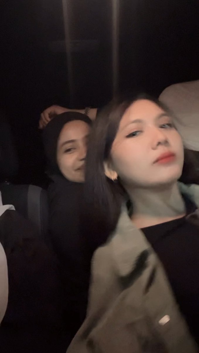 _erraalias's tweet photo. Nanti rindu nak jadi kera ngan depa dalam reta, kat luaq dan dimana mana. Hat satu gambaq tu saja pakai filter tuiter #teringin https://t.co/Cz3VQtSlsZ