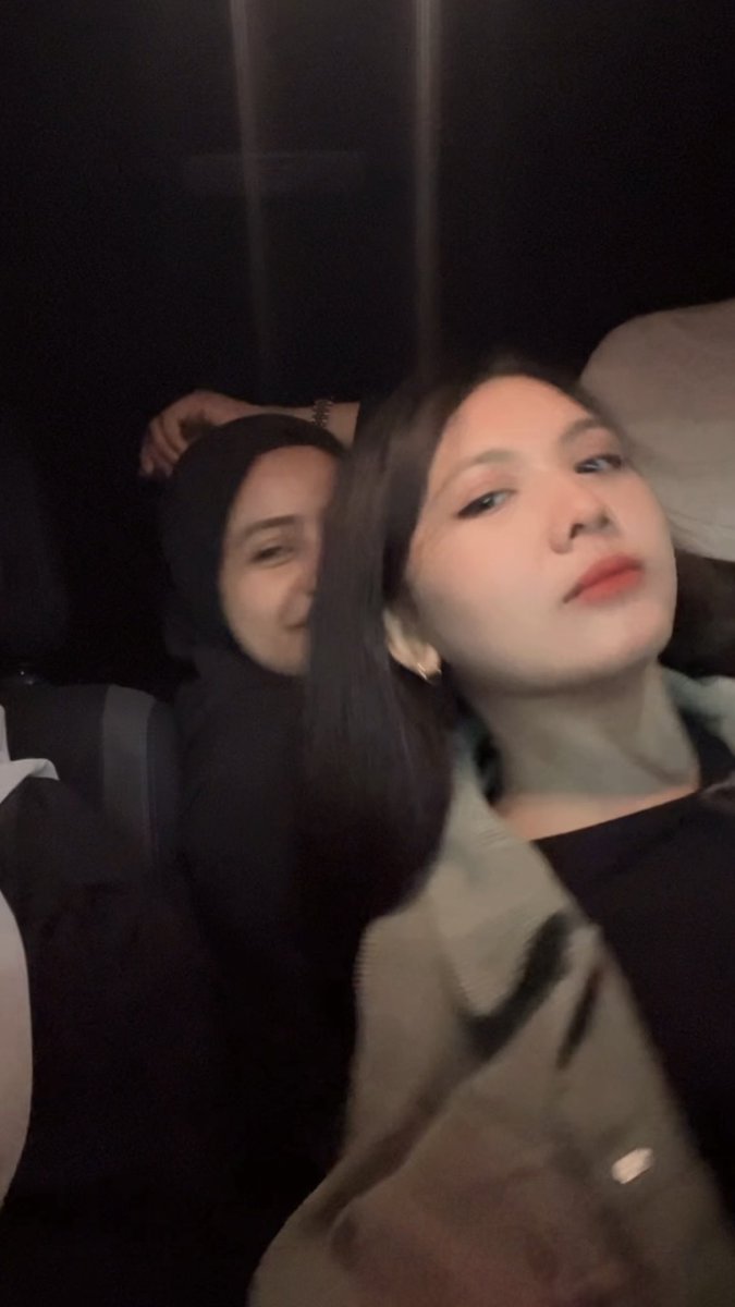 _erraalias's tweet photo. Nanti rindu nak jadi kera ngan depa dalam reta, kat luaq dan dimana mana. Hat satu gambaq tu saja pakai filter tuiter #teringin https://t.co/Cz3VQtSlsZ