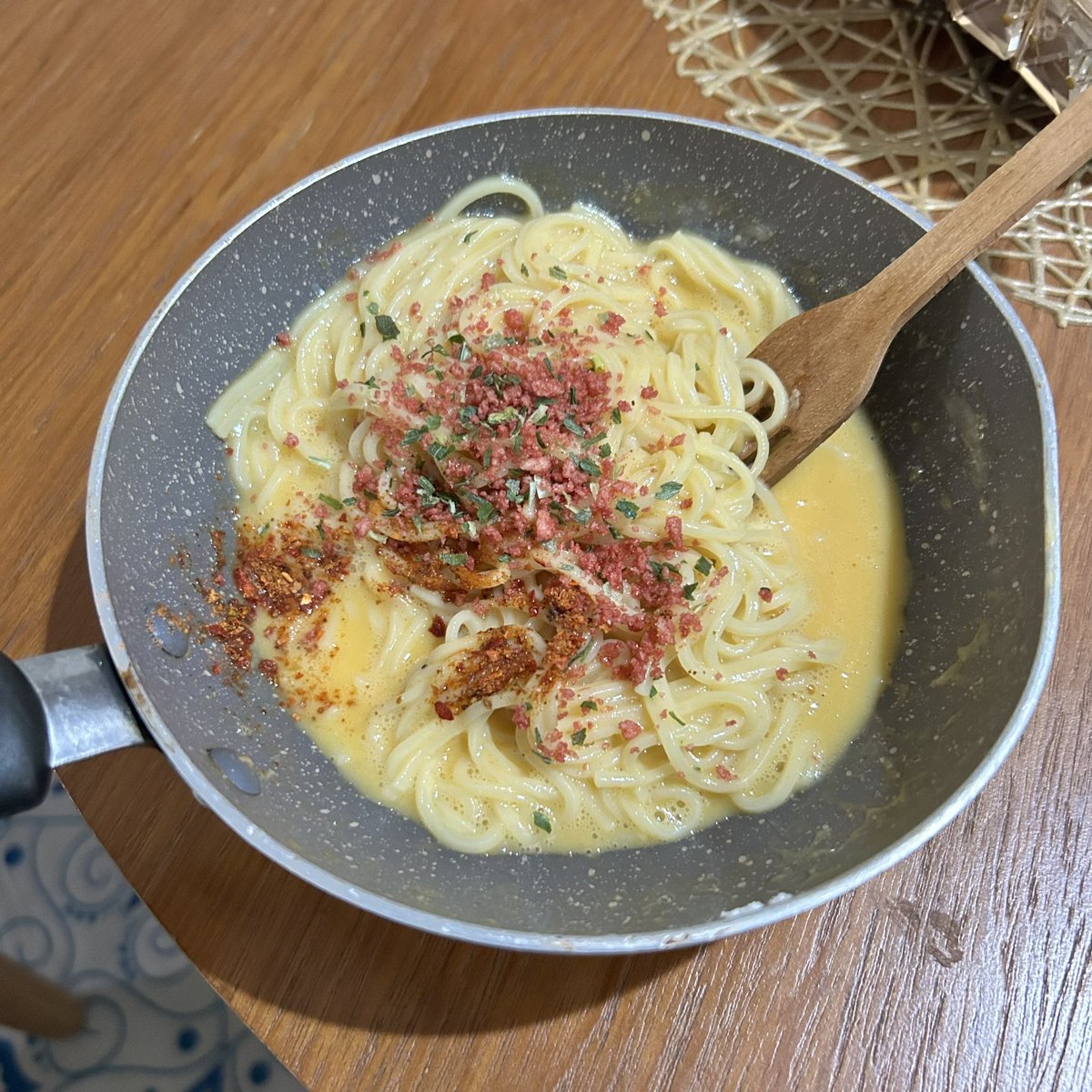 surealismu's tweet image. Eating my breakfast as usual like i didn’t just throw up watching my weekly fucked up movie #startingmyday