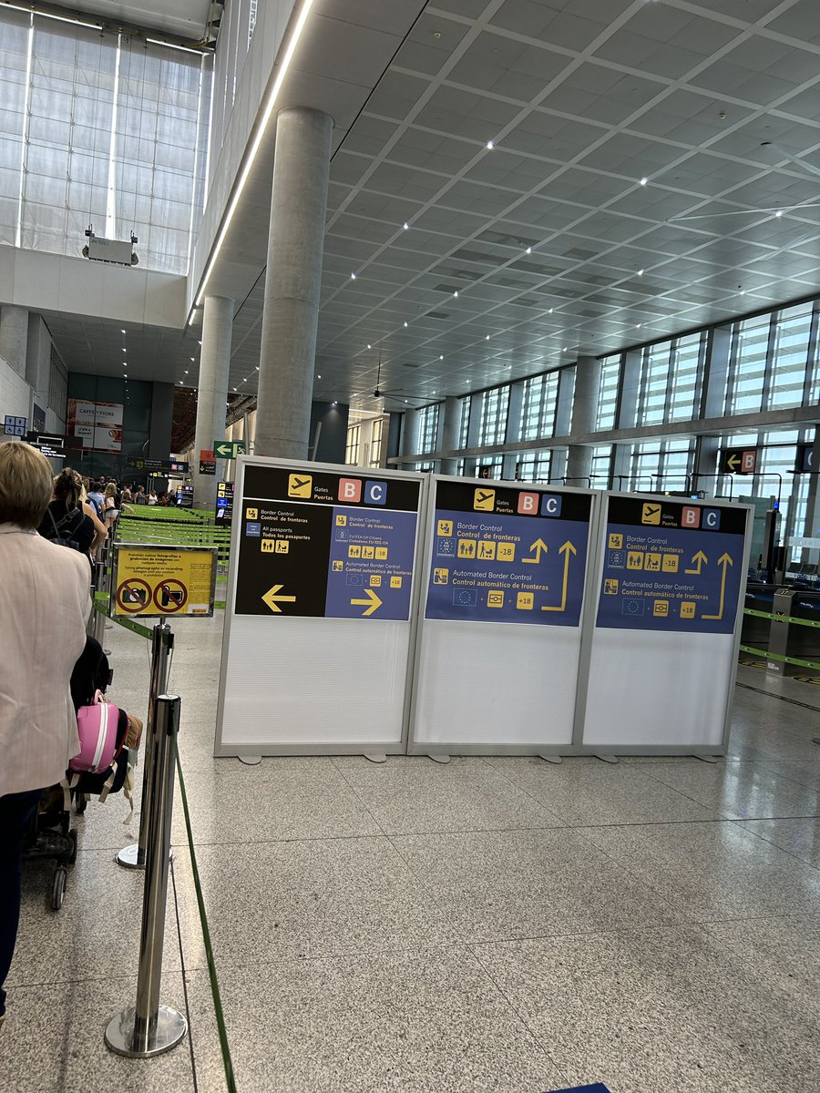 Still makes me angry seeing 
Brits in the non-EU passport queue at a European airport.

It’s so symbolic of everything that was stolen from us by the liars that delivered #Brexit.

I don’t want stupid stamps in my passport, I want to be a EU citizen again 🇪🇺

#BrexitLies