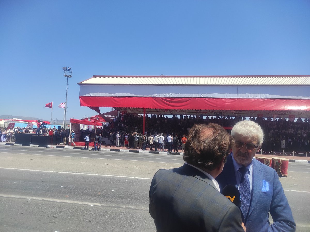 YBeyolu's tweet photo. Cumhurbaşkanı Erdoğan: "Aynı suda iki kez yıkanılmaz." Yani federasyon konuştuk sonuç alamadık, bundan sonra iki devlet.
Dünyada tüm devletler bölünmenin bölünmesini yaşarken KKTC'yle Rum kesimini birleştirme ve 60 yıllık federasyon çabaları çöp.
Yaşasın KKTC. Nice 50 yıllara... https://t.co/LWZRmAcQbv