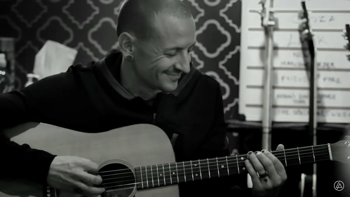 Thruska1's tweet image. 7th. No matter how many years pass away your soul will keep healing our souls and we can't thank you enough for it. We did not loose just another light,we have lost The One..Forever trully love you and miss you but I know you are always with me #ChesterBennington🖤🥀 #LinkinPark