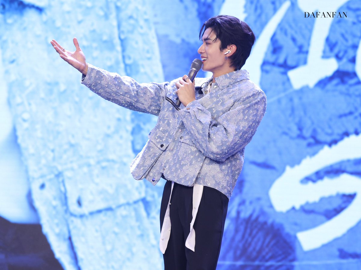 DAFANFAN_FF's tweet photo. sooooooo cool
#netsiraphop 
#NetFanMeetingInJiNan https://t.co/10kSCtVQ6i