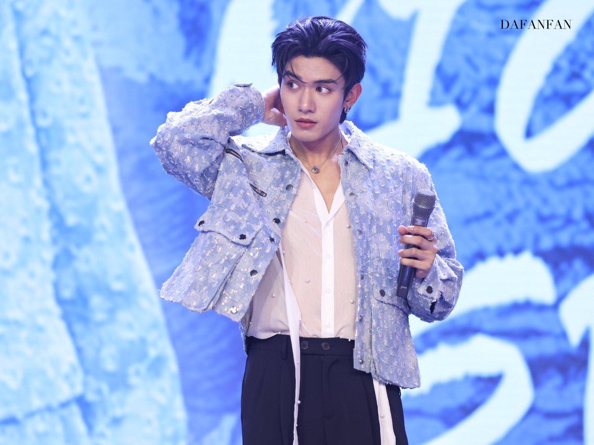 DAFANFAN_FF's tweet photo. sooooooo cool
#netsiraphop 
#NetFanMeetingInJiNan https://t.co/10kSCtVQ6i