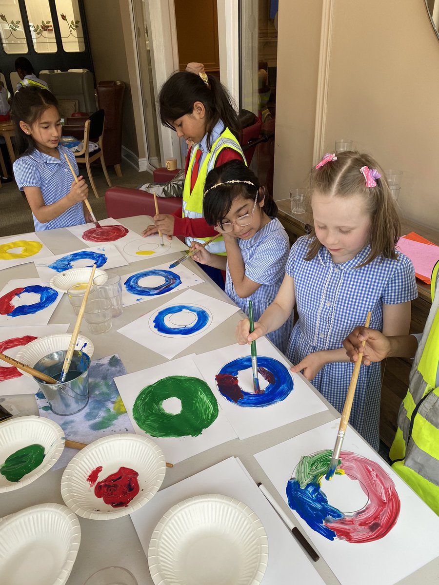SCFM_Tweets's tweet photo. On Thursday, Year 2 went to visit their friends at Well Springs care home. They did some Olympics-themed crafts together to decorate the residentsโ windows. Thank you @Linking_Network for linking us up with the lovely folk at Well Springs https://t.co/XxjvKjMQtW