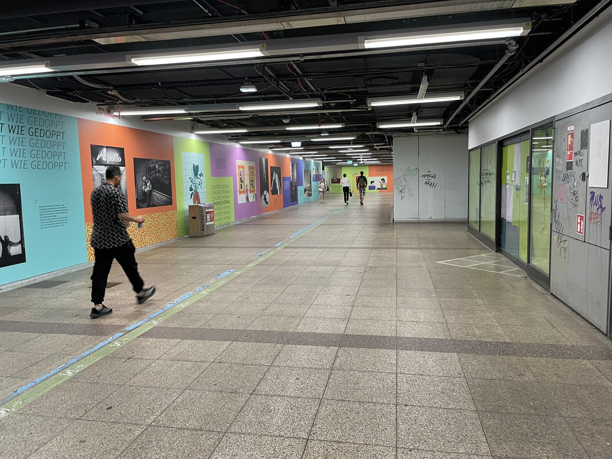 fkk_world's tweet photo. フランクフルト中央駅地下は再開発？のためか店舗が全て閉店しています。コンビニご利用の際は、ロスマンカイザー通り支店をご利用下さい。駅から直線で200m位です😆 https://t.co/tUxmGBO0Hy