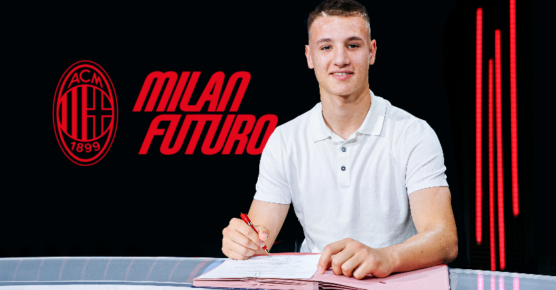 acmilan's tweet photo. Pictures that go hard 📸 

𝓕𝓻𝓪𝓷𝓬𝓮𝓼𝓬𝓸 𝓒𝓪𝓶𝓪𝓻𝓭𝓪 signs his first professional contract ✍️❤️🖤

 #MilanFuturo #SempreMilan