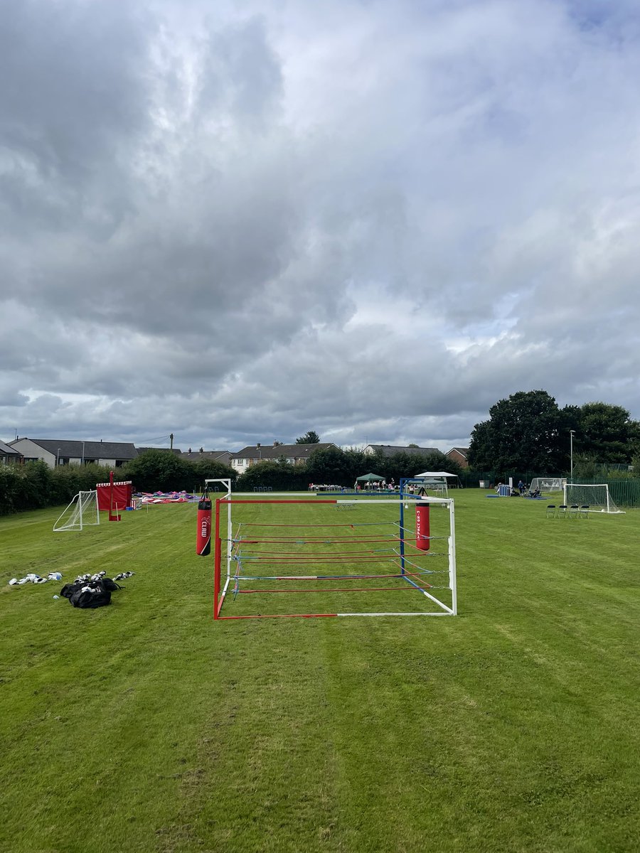 Helping out at @FieldheadPA fundraiser today. Quality set up