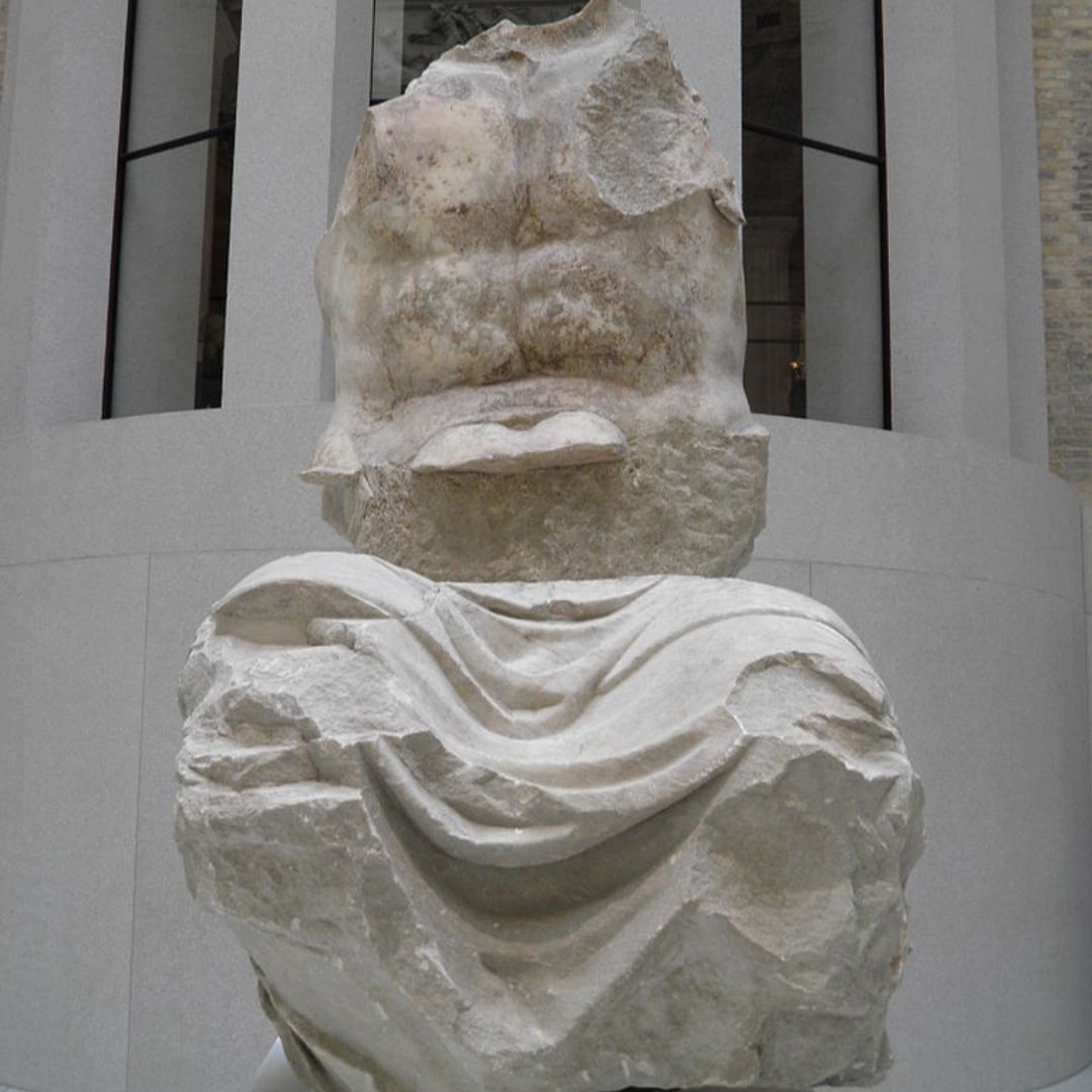 But in the inner part #Sosipolis is worshipped,
and only I,
the priestess who is responsible for the God,
can enter
.
Inspirational champion,
and savior to get me #motivated to achieve my goal,
and to get me thinking about the box that I can put myself in
#vss365 #poetic