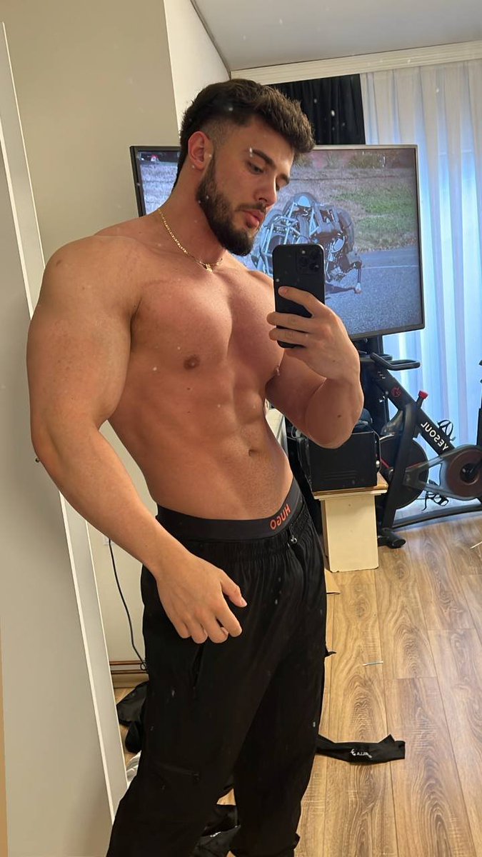 yourbigbanni tweet media