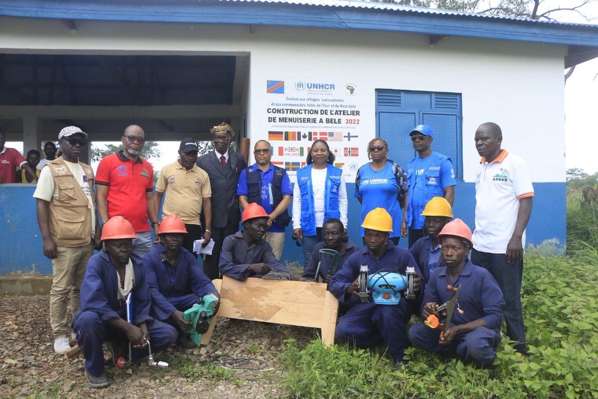 DikongueAngele's tweet image. En visite à Bele, j'ai pu constater à quel point la formation professionnelle est essentielle pour les réfugiés afin d'apprendre un métier - cela leur servira en cas d'intégration locale ou de retour dans leur pays d'origine. Félicitations aux menuisiers et merci à nos donateurs!