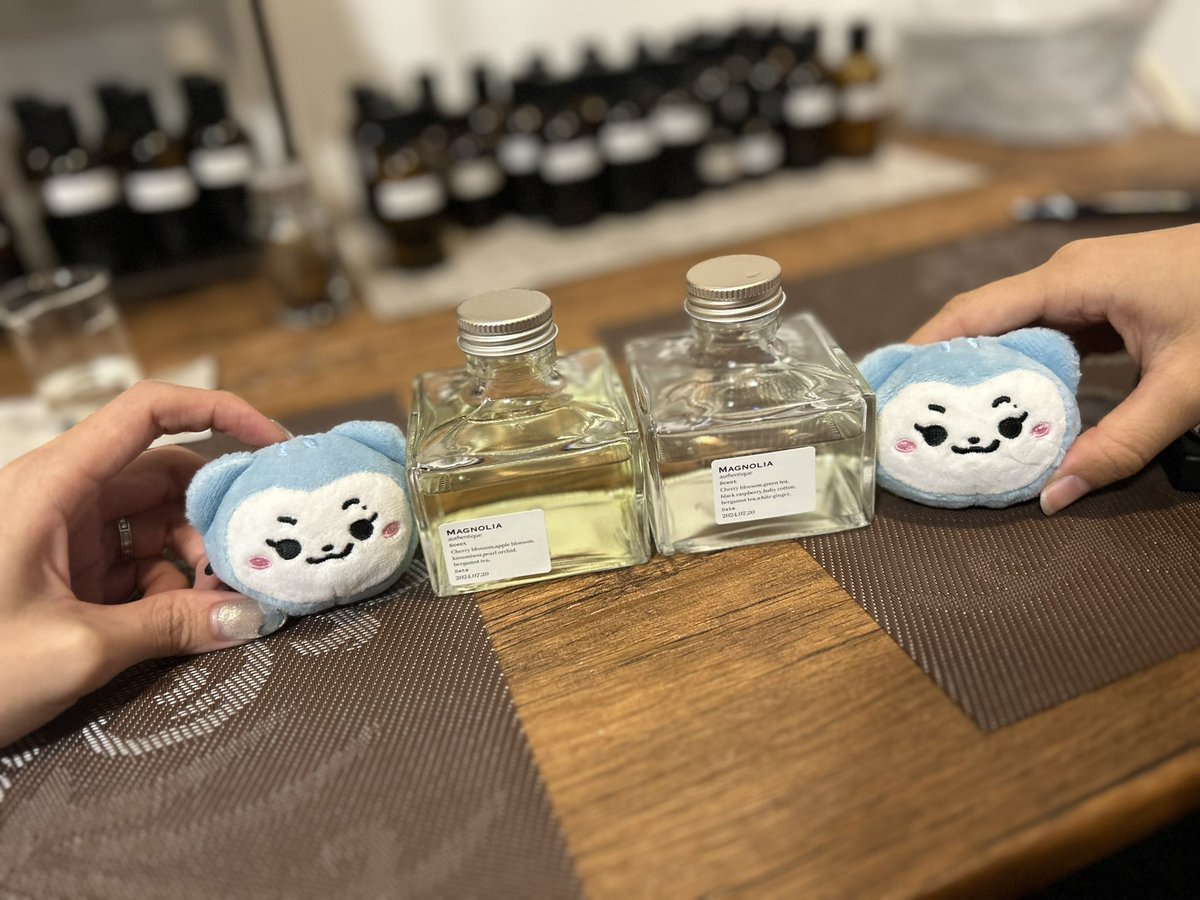 naaa_itzy's tweet photo. 早速聖地巡礼してきた❣️
お気に入りの雑貨屋さんにitzyが来てたの嬉しい…
関係ないけどルームフレグランス作り楽しかった🌼
@JYPEITZY_JP #MIDZY #ITZY
@voguejp #CIBONE https://t.co/faGDmBACNN
