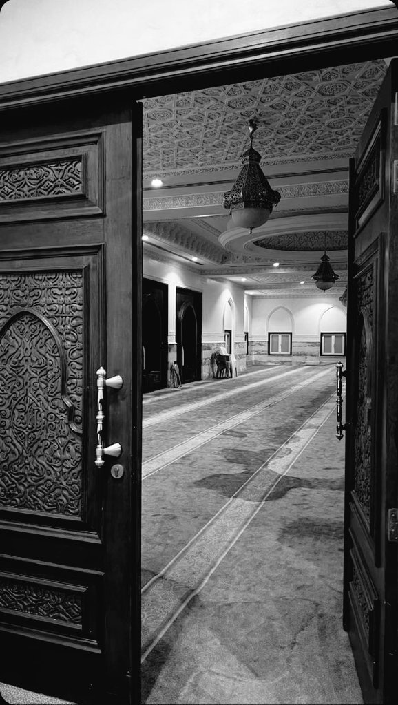 Tevâzu, baş eğmek değil,,,
#Gönül eğmektir..!     🕊🕊

Ummadan, #incitmeden,
Yük olmadan yol almaktır bilin istedim ..
#Selam ve #Duâ ile..