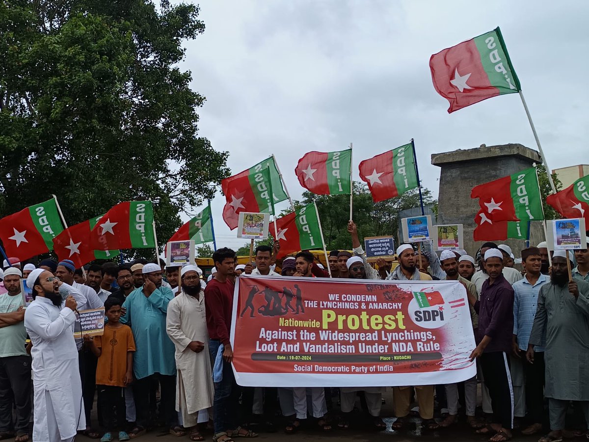 BagawanMuzaffar's tweet photo. #SDPIBelagavi District KUDCHI Assembly Committee holds a Protest at Maa Saheba Circle #KUDCHI as part of the #SDPInationwide #Protest against the continuing widespread Hindutva #lynchings & #atrocities.
@afsarkodlipet @SDPI_KarPresi #StopMoblyching #KolhapurMasjid #Dalit #Muslim https://t.co/IWjDyom3x2