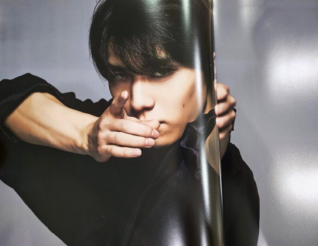 Yuzuru_C19's tweet photo. 魅せられて

#羽生結弦
#HANYUYUZURU
#YuzuruHanyu𓃲
#FanyusOnlyLoveYuzuForever 
#羽生結弦唯一無二宣言
#羽生結弦を強火で愛す会
#羽生結弦さんを応援します
#PrayforYuzu https://t.co/s1fangLOGr