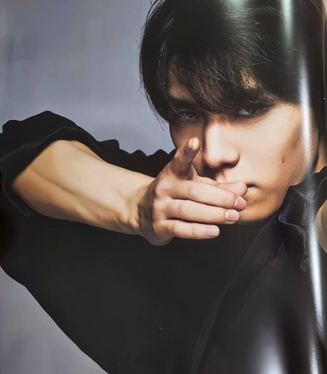 Yuzuru_C19's tweet photo. 魅せられて

#羽生結弦
#HANYUYUZURU
#YuzuruHanyu𓃲
#FanyusOnlyLoveYuzuForever 
#羽生結弦唯一無二宣言
#羽生結弦を強火で愛す会
#羽生結弦さんを応援します
#PrayforYuzu https://t.co/s1fangLOGr