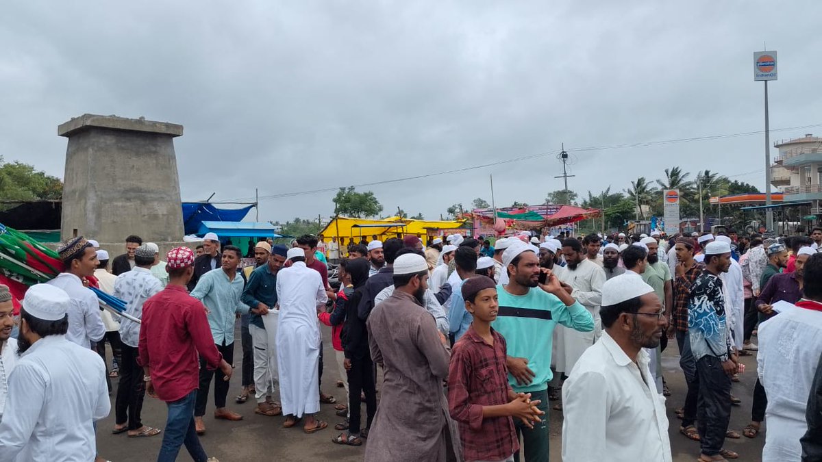 BagawanMuzaffar's tweet photo. #SDPIBelagavi District KUDCHI Assembly Committee holds a Protest at Maa Saheba Circle #KUDCHI as part of the #SDPInationwide #Protest against the continuing widespread Hindutva #lynchings & #atrocities.
@afsarkodlipet @SDPI_KarPresi #StopMoblyching #KolhapurMasjid #Dalit #Muslim https://t.co/IWjDyom3x2