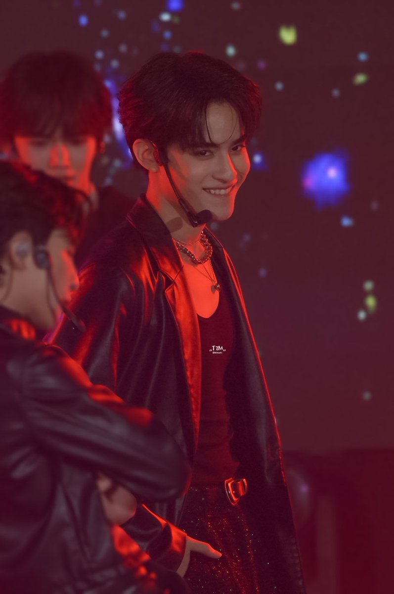 TZM_TooZoneMaew's tweet photo. แรงมากกก พี่ติณดาเมจแรงมากก 🔥

@BarcodeTin #barcodetin 
#BCGeneratorfanmeetinginbkk https://t.co/nwg0hd7H7U