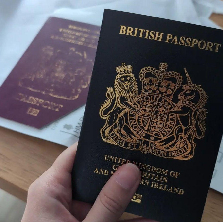 I now own a Brexit passport, may we have many adventures over the next decade.

It took 15 days to come, but 6 of those days were me delaying sending my burgundy one in.