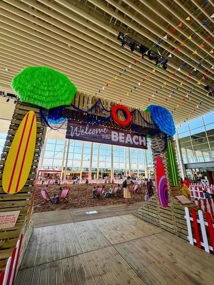 KEANDSONS's tweet photo. 🏝️🦀🪼☀️🌊🍿🍦🍭🍿🤹🏻🛟🪝🛳️🎢
The Beach will be here all summer long from 19th July - 1st September. Head down to Middleton Hall @centremk for an exciting day out with your little ones!
Entry to The Beach is Free, rides start from £3.
#CentreMk #IndoorBeach #UrbanBeach https://t.co/i9nqDGRh1i