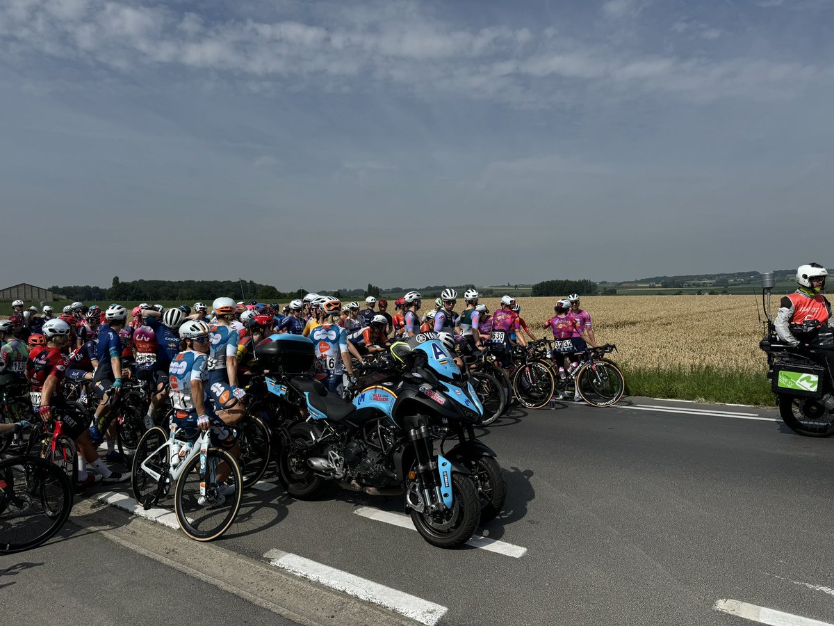frankgerritse's tweet photo. Race stopped after 15km. Crash! #BaloiseLT24 https://t.co/K4raqJgZX8