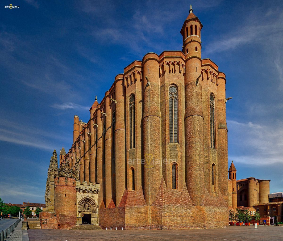 arteviajero_com's tweet photo. Catedral de Albi, considerada como la mayor catedral del Mundo construida en ladrillo. Además, es uno de los ejemplos más interesantes de arquitectura gótica en el sur de Francia
#FelizSabado #BuenosDias #photograghy https://t.co/Rm2IrmgkCK