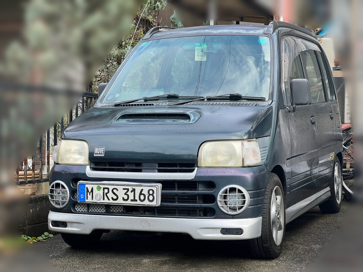 garyu_euro's tweet photo. ムーヴのフロントバンパースカートをシルバーにしたくて色々試行錯誤してたんですが、結局シルバーのバンパー丸ごと買って来て交換しました・・w
#L602 #ムーヴ #ダイハツムーヴ #ヨーロピアンはいいぞ https://t.co/1JxFnR4vmt
