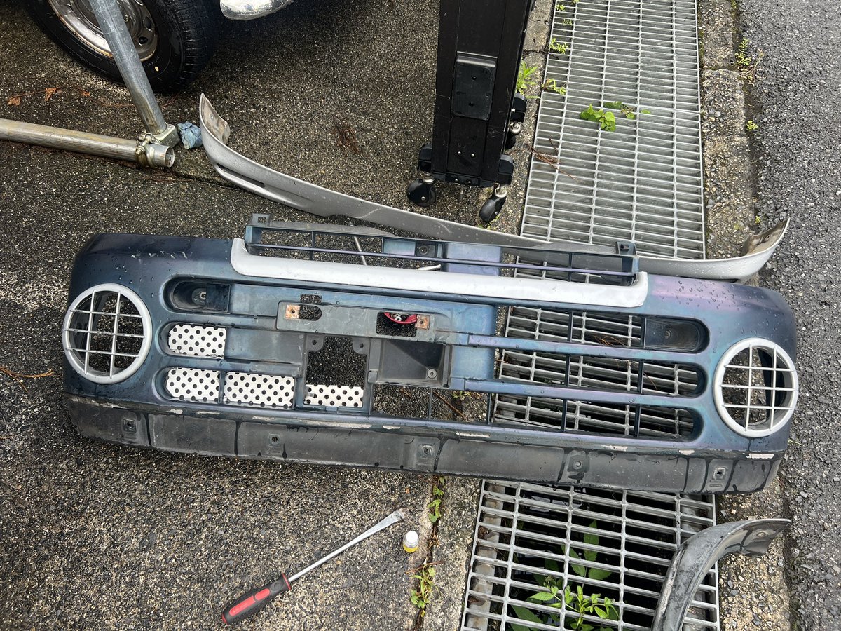 garyu_euro's tweet photo. ムーヴのフロントバンパースカートをシルバーにしたくて色々試行錯誤してたんですが、結局シルバーのバンパー丸ごと買って来て交換しました・・w
#L602 #ムーヴ #ダイハツムーヴ #ヨーロピアンはいいぞ https://t.co/1JxFnR4vmt