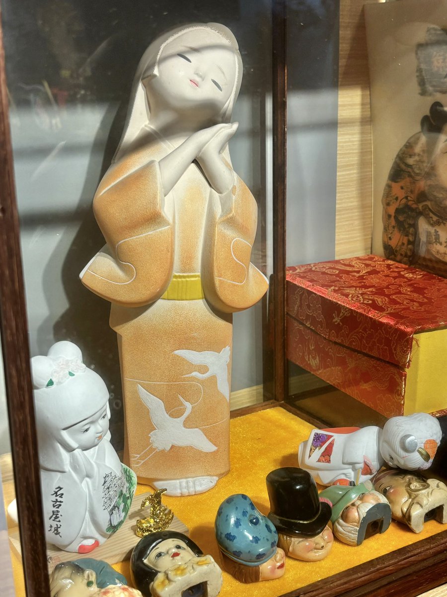 惠山寺で売っていた手作りの惠山泥人。中国で職人さんの手加工品を見ることは少ない。お土産を買ったあとに自分が日本人だと話したら売り場にある複数の日本の人形を教えてもらった。80年代に日本に行った時に持ち帰って作品の参考にしたらしい。「文化には包容性が必要」という言葉に胸を打たれた