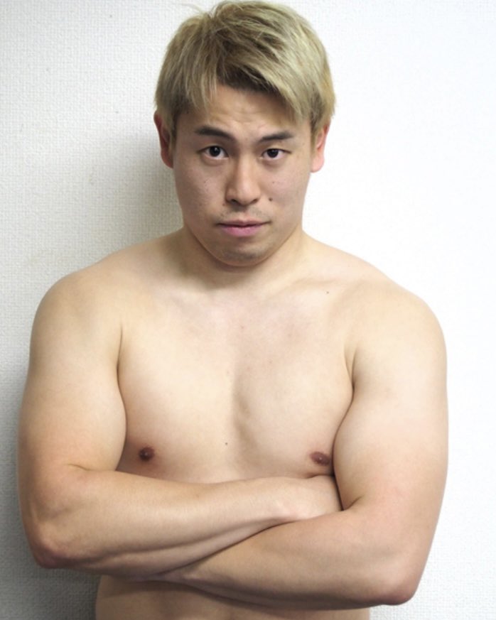 sharakiro's tweet photo. #LiveBoxing9 速報です👩🏻‍💻

スーパーミドル級 6回戦

荒本一成、左フックでナンディンエルデンに6R KO勝ち！白星デビュー！

24歳 1-0 1KO https://t.co/0ULrEEKQvI