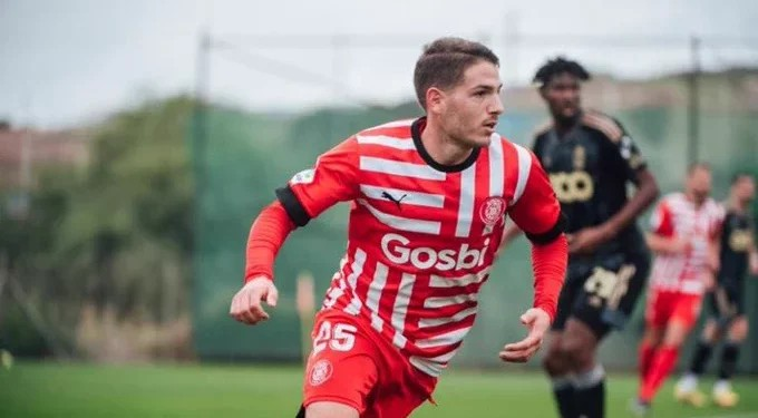 solofichajes123's tweet photo. El @RacingFerrolsad se interesa por el delantero gaditano de 27 años Manu Vallejo, quien no cuenta para el @GironaFC tras regresar de su cesión en el @RealZaragoza #SegundaDivision https://t.co/PuC45NDHtG