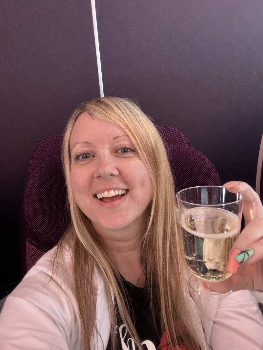 0052MEL's tweet photo. This time VERY impressed with @qatarairways the level of service we got was amazing and special shout out to Melanie (best name!) For making our flight extra special #honeymoon #thankyou https://t.co/M2l9XBaFuB