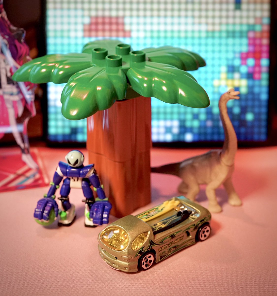 mon_cala_80's tweet photo. 暑い夏の夕方。。。

#hotwheels #lego #zbots #jurassicworld https://t.co/Lwvl5xSv4G