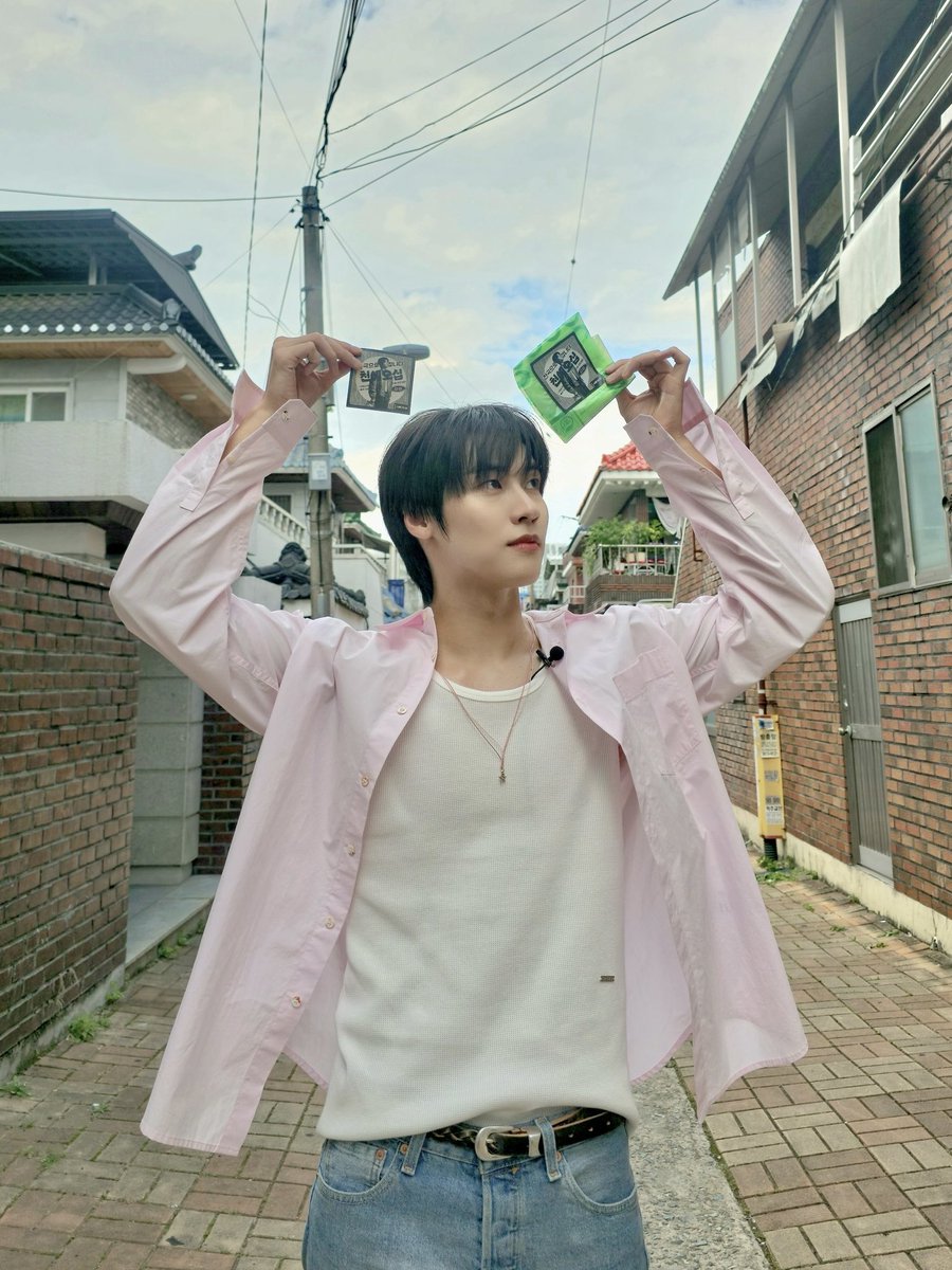 NFlyingofficial's tweet photo. [📸] 스튜디오 썰 천에오십

⚡️ https://t.co/qksFFpCWor

#NFlying #엔플라잉 #이승협 #LeeSeungHyub https://t.co/mNDo4AjmSw