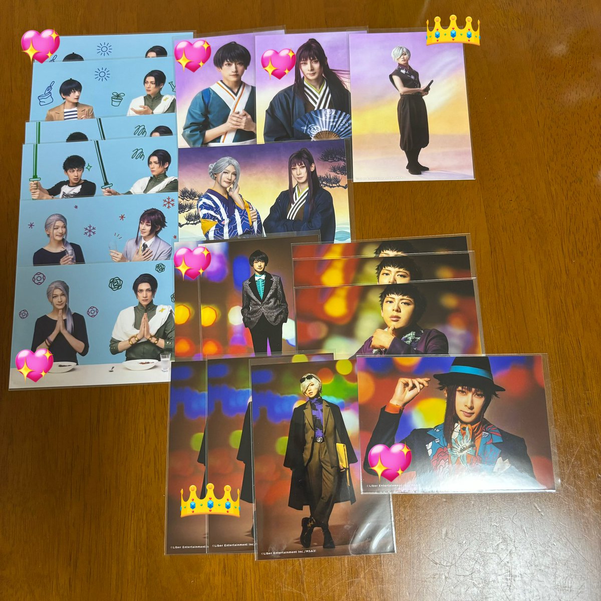 yukio00_c's tweet photo. 【交換/譲渡】エーステ 冬単 ランブロ
譲)紬、丞、密、誉、東、ガイ、綴、シトロン、雄三、レニ
求)定価
ステショ→千景>オーガスト

👑の譲渡は無印(非劇団員>劇団員)同数
💖の譲渡は無印を含んでのお取引希望。
郵送(2枚〜)、まとめて優先。
よろしくお願いいたします。 https://t.co/pkgroWcgkI