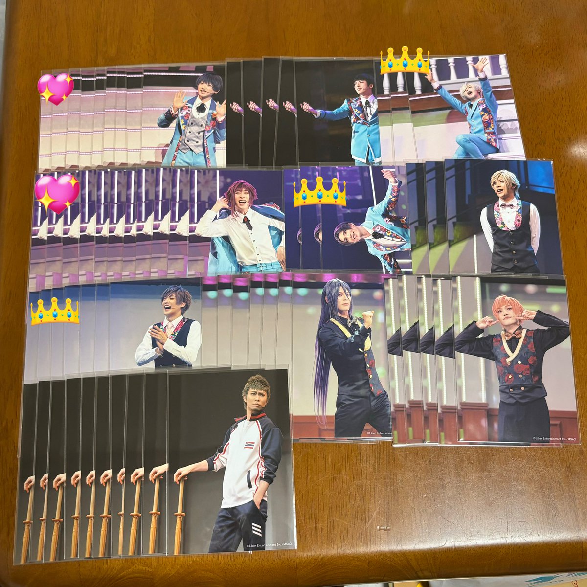 yukio00_c's tweet photo. 【交換/譲渡】エーステ 冬単 ランブロ
譲)紬、丞、密、誉、東、ガイ、綴、シトロン、雄三、レニ
求)定価
ステショ→千景>オーガスト

👑の譲渡は無印(非劇団員>劇団員)同数
💖の譲渡は無印を含んでのお取引希望。
郵送(2枚〜)、まとめて優先。
よろしくお願いいたします。 https://t.co/pkgroWcgkI