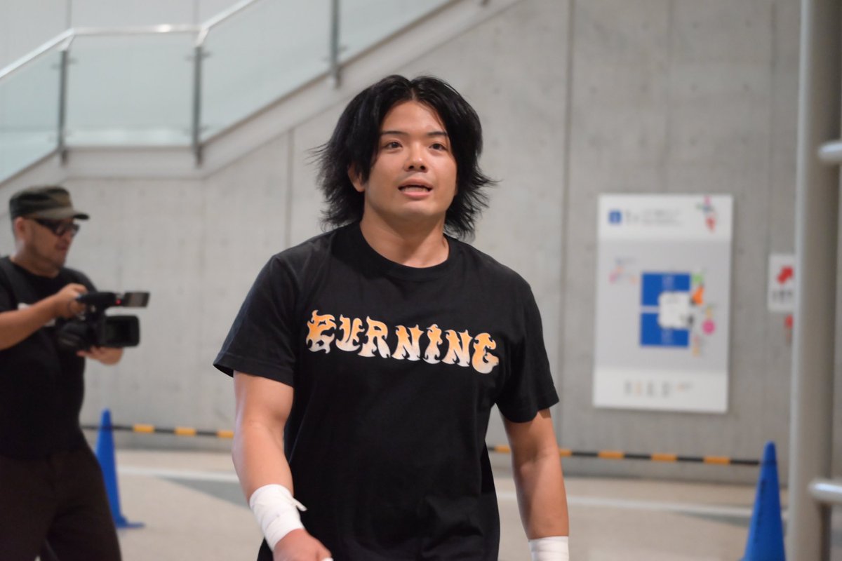 tkcm_gohan's tweet photo. #ddtpro
#路上プロレス
#高鹿佑也

気付いたら手にバット持ってた⚾️ https://t.co/OtYOYfP09s