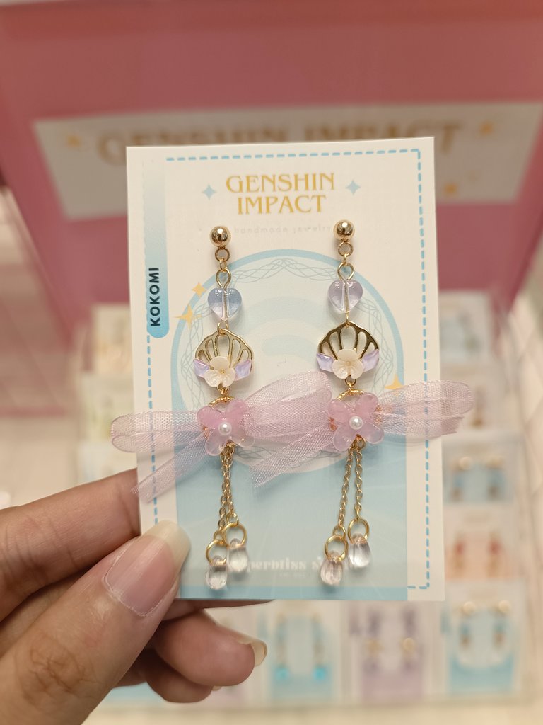 paperblissph's tweet photo. Hi friends! 🫶🏻 Here at Ayala Malls Manila Bay for Pre-Tanabata Festival ✨🩷 See you!! 

#OzineEventsPH #GenshinImpact #JewelryPH #GenshinImpactJewelry #handmadejewelry https://t.co/9SQ2GqQMy8