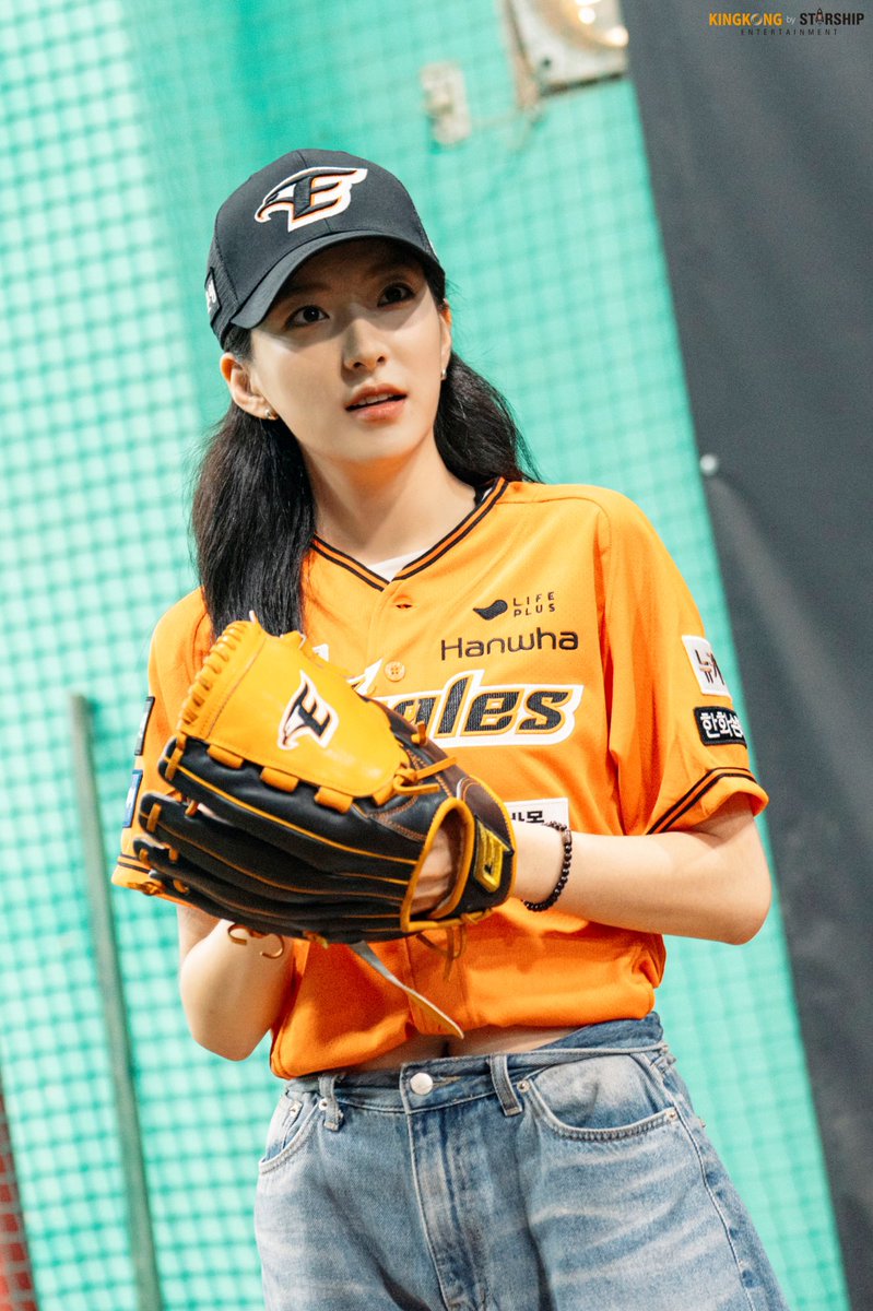 로 tweet media