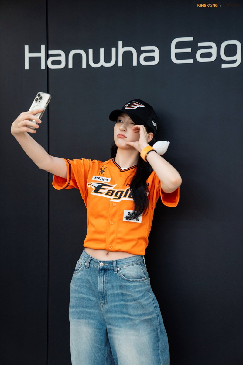 로 tweet media
