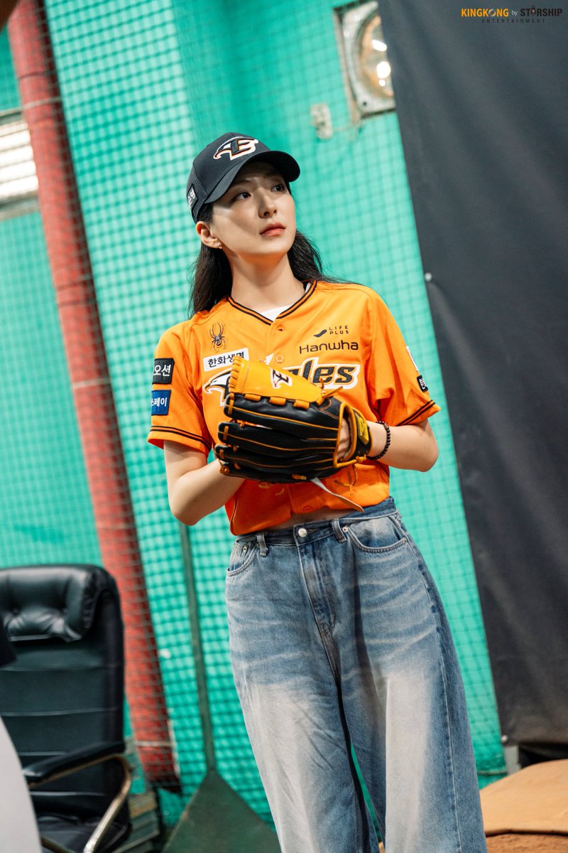 로 tweet media