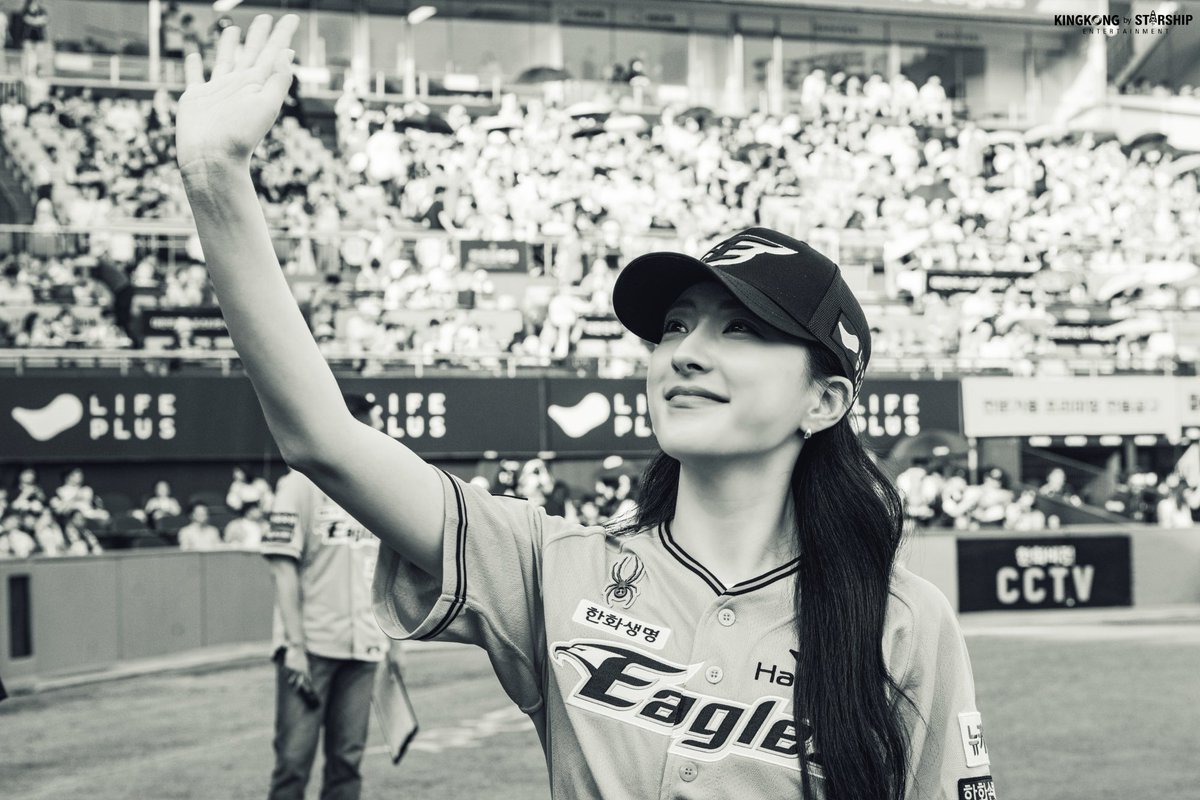 로 tweet media