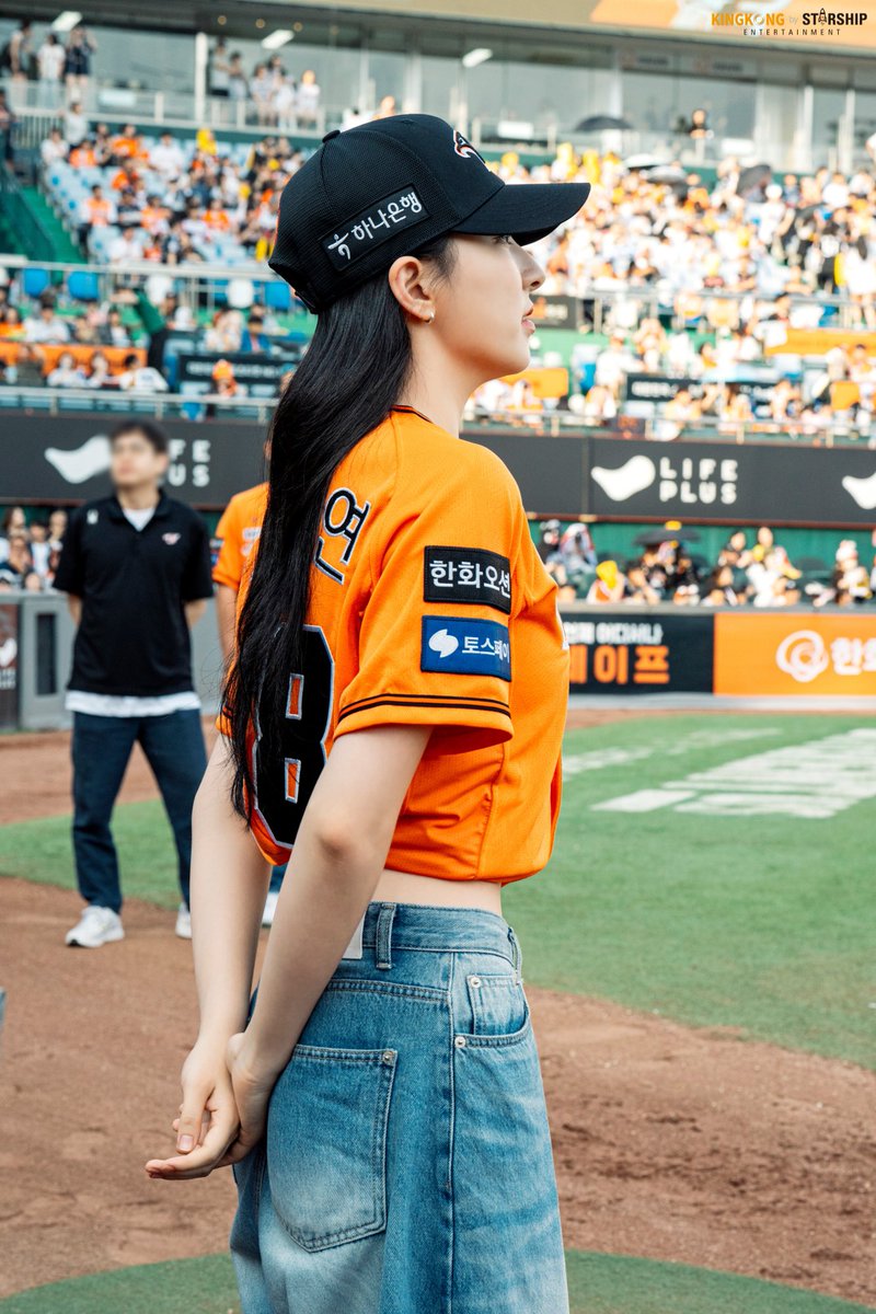 로 tweet media