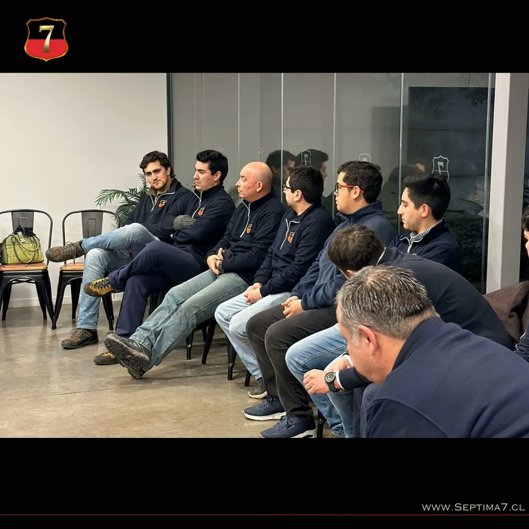 SeptimaSiete's tweet photo. En nuestras dependencias, recibimos la visita de una experta en el área de salud mental. 

Durante su permanencia, conversamos nuestras estrategias para afrontar las diferentes situaciones de emergencia. https://t.co/KK2GUJEbDK