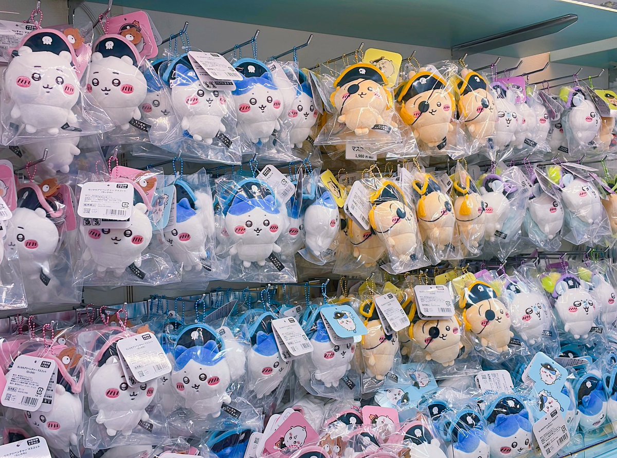 오다이바 모험왕의 치이카와 어드벤처 굿즈들! 후지tv샵 후지산 도쿄역점에 가서 해적 치이카와들을 잔뜩 보고 왔어요🏴‍☠️ 마스코트 인형은...