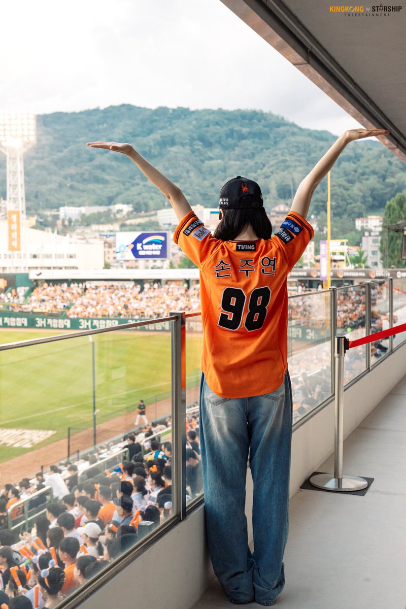 로 tweet media